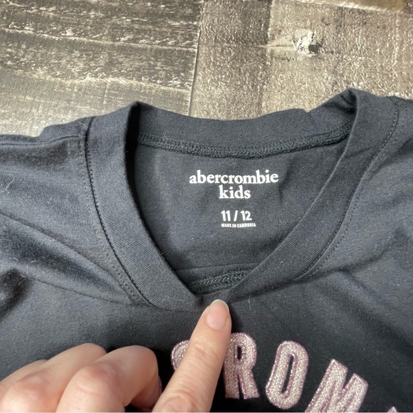 Like New Abercrombie Kids Long Sleeve Tee size 11/12 - Picture 4 of 7